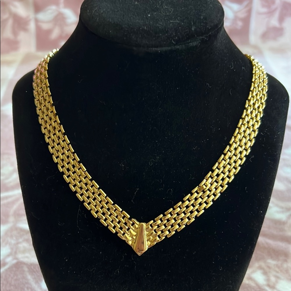 Vintage Gold-Tone Mesh V-Link Collar Necklace – Statement Piece